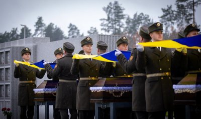 Поховання шести невідомих воїнів на Кіровоградщині Поховання шести невідомих воїнів на Кіровоградщині
